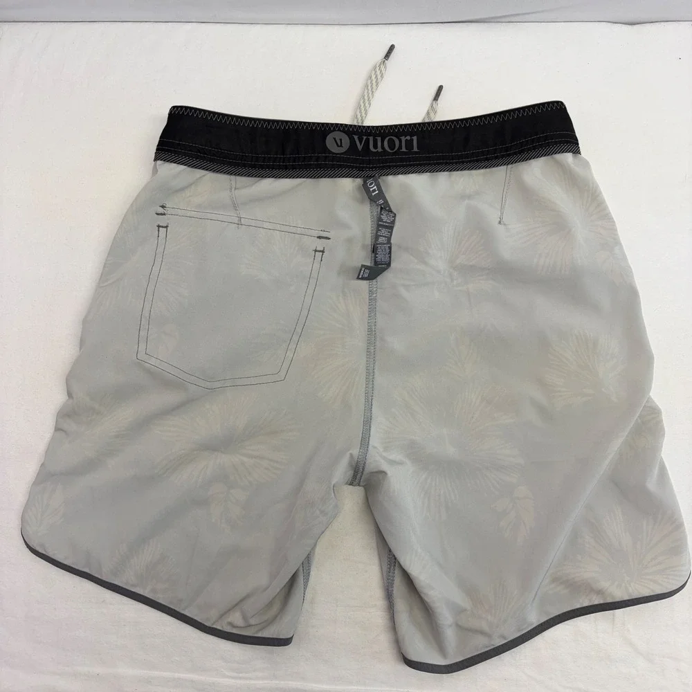 Vuori Cruise Board Shorts Mens 28 Grey Floral Performance Surf Beachwear